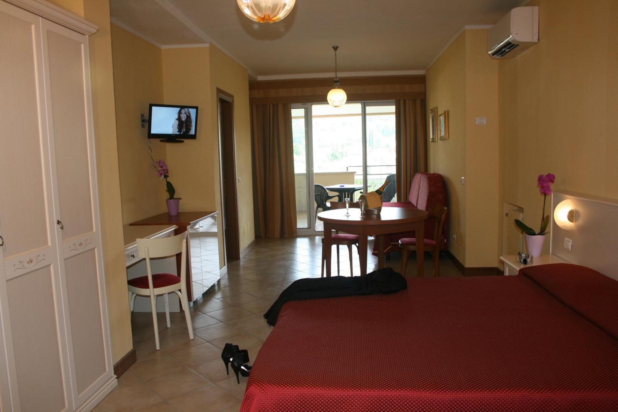 Residence Miralago Rooms & Apartments 마네르바 델 가르다 외부 사진