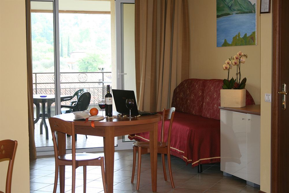 Residence Miralago Rooms & Apartments 마네르바 델 가르다 외부 사진