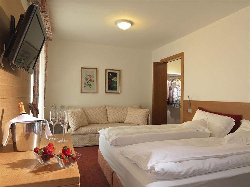 Residence Miralago Rooms & Apartments 마네르바 델 가르다 외부 사진
