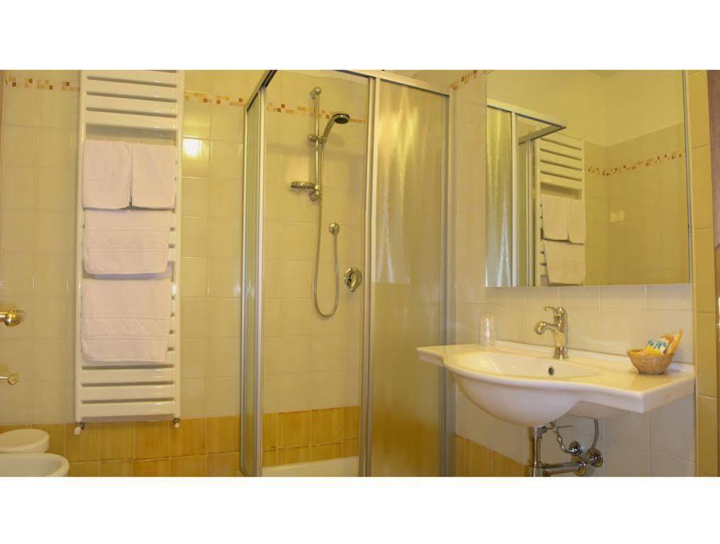 Residence Miralago Rooms & Apartments 마네르바 델 가르다 외부 사진