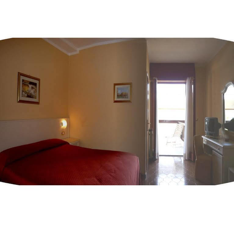 Residence Miralago Rooms & Apartments 마네르바 델 가르다 외부 사진