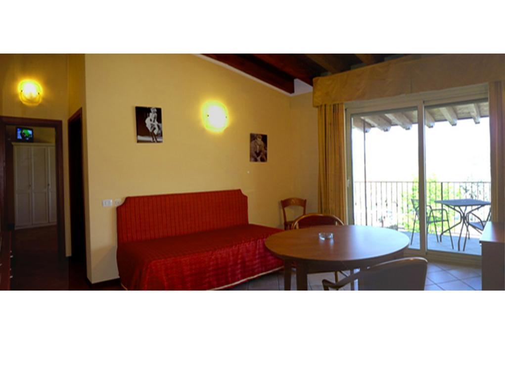 Residence Miralago Rooms & Apartments 마네르바 델 가르다 외부 사진